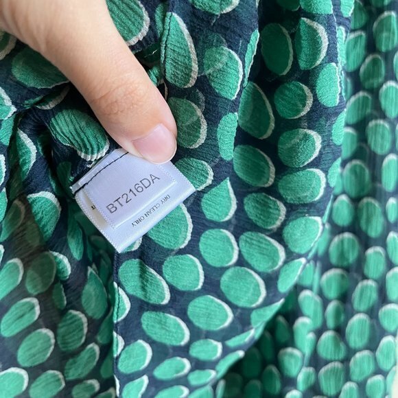 BCBGMAXAZRIA Off Shoulder Polka Dot‎ Tiered 100% Silk Blouse Top Womens Size M - Picture 5 of 6